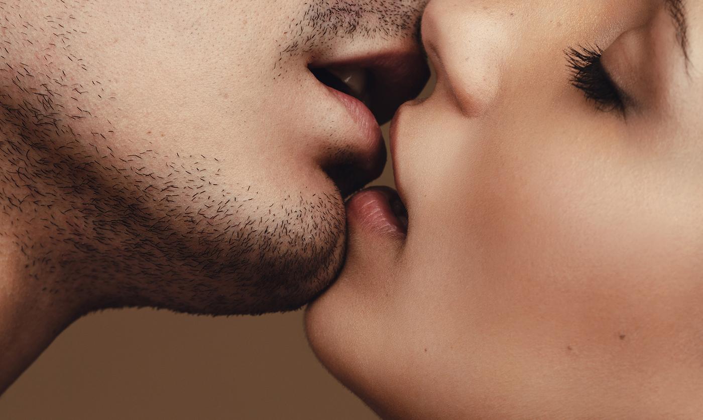العطور تدعونا لاستكشاف أعمق زوايا طبيعتنا البشرية وكأنها جسر يتواصل مع مشاعرنا.